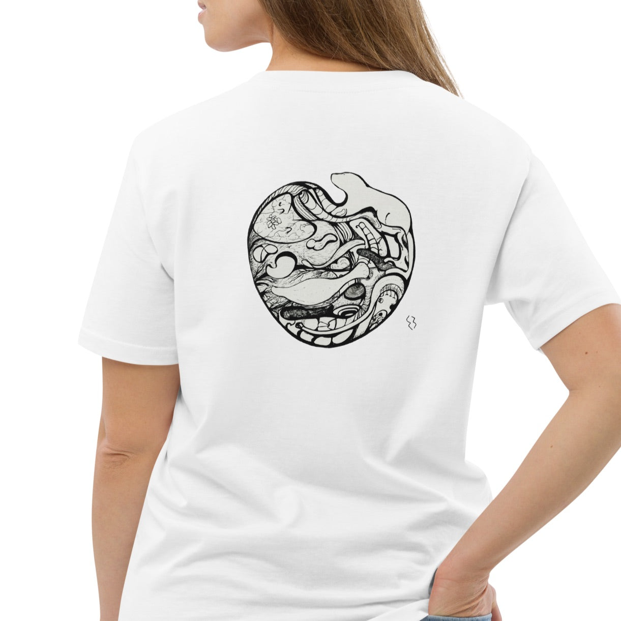 L’ours Blanc (T Shirt)is the famous polar bear. On the top of the world, it embodies the melt-down that we are facing as humans beings. / L’ours Blanc